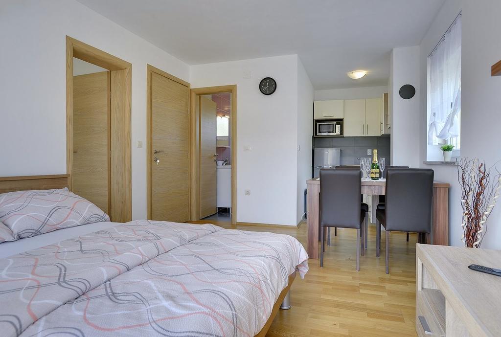 מדולין Apartments Kralj מראה חיצוני תמונה